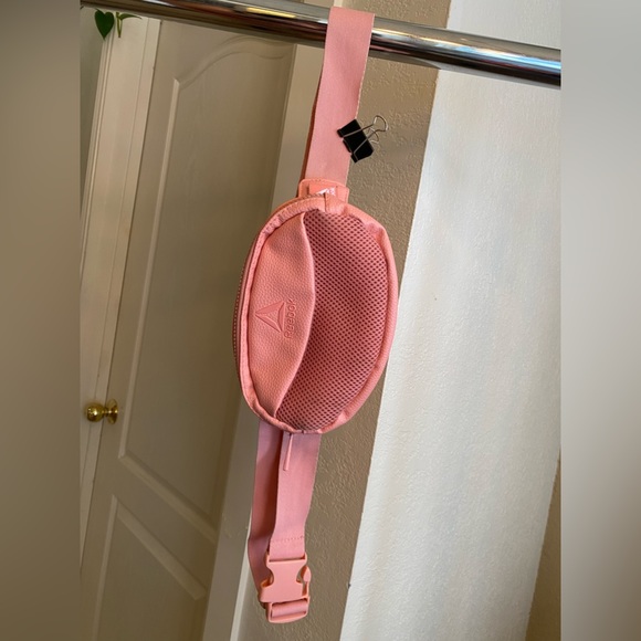 Pink Reebok Fanny Pack / Pouch Hazel Fannypack - Picture 10 of 10